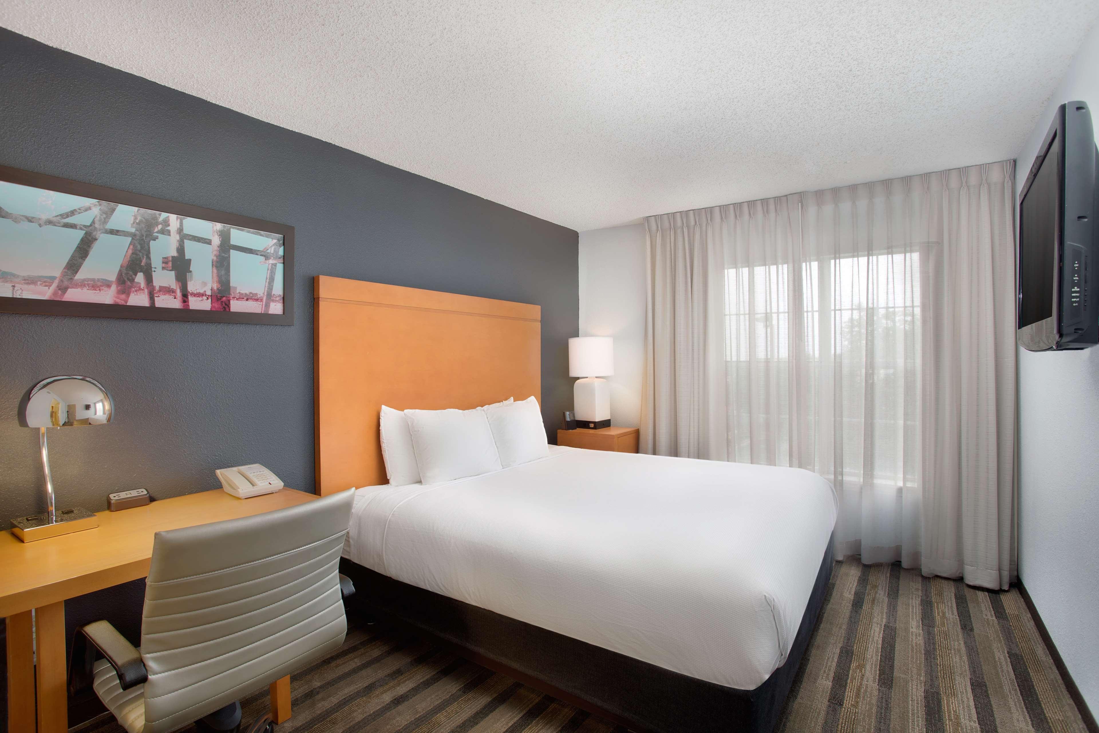 Hyatt House Arboretum Hotel 3*